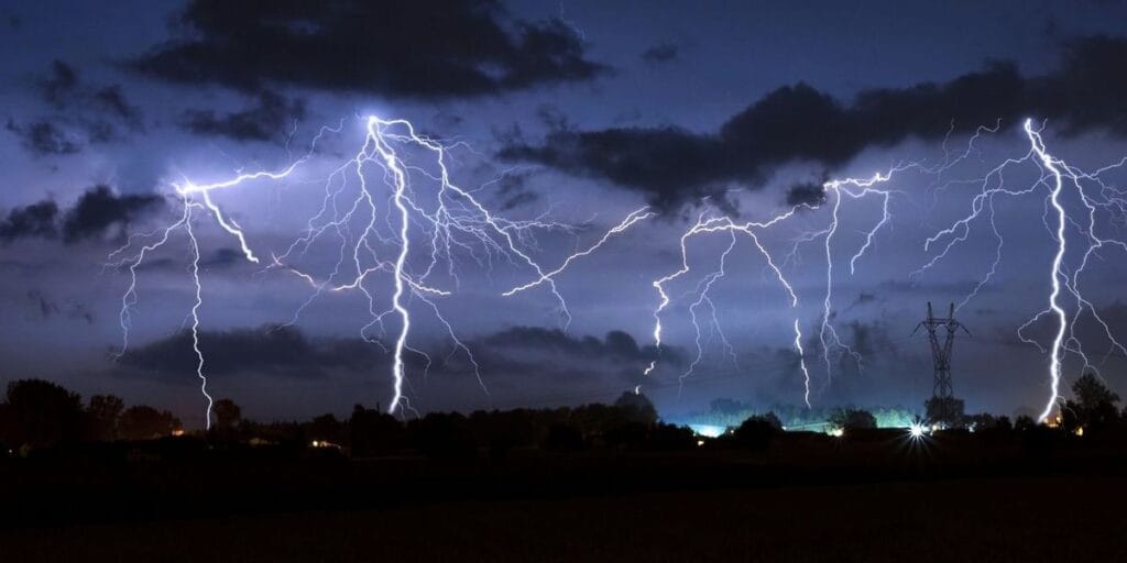 causes of lightning