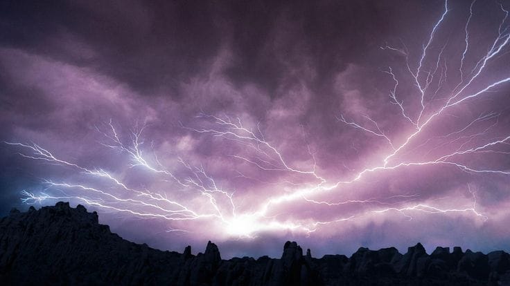causes of lightning