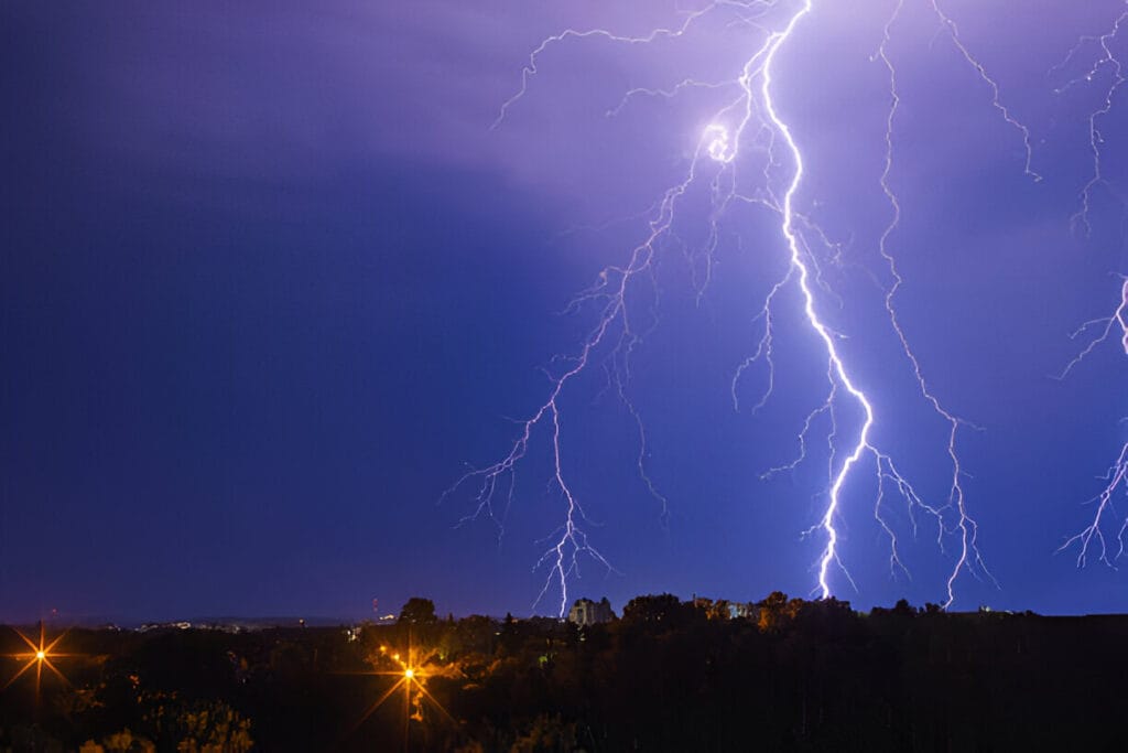 causes of lightning
