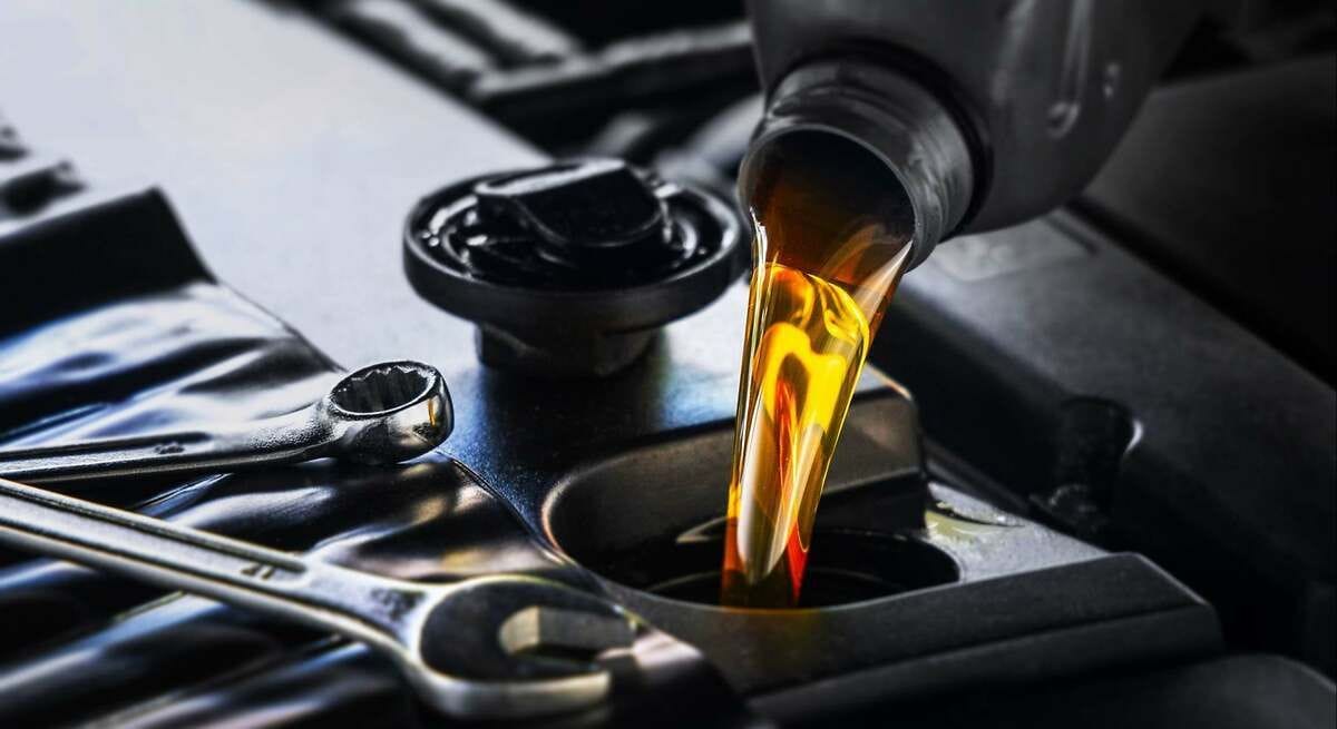 do electric cars use oil